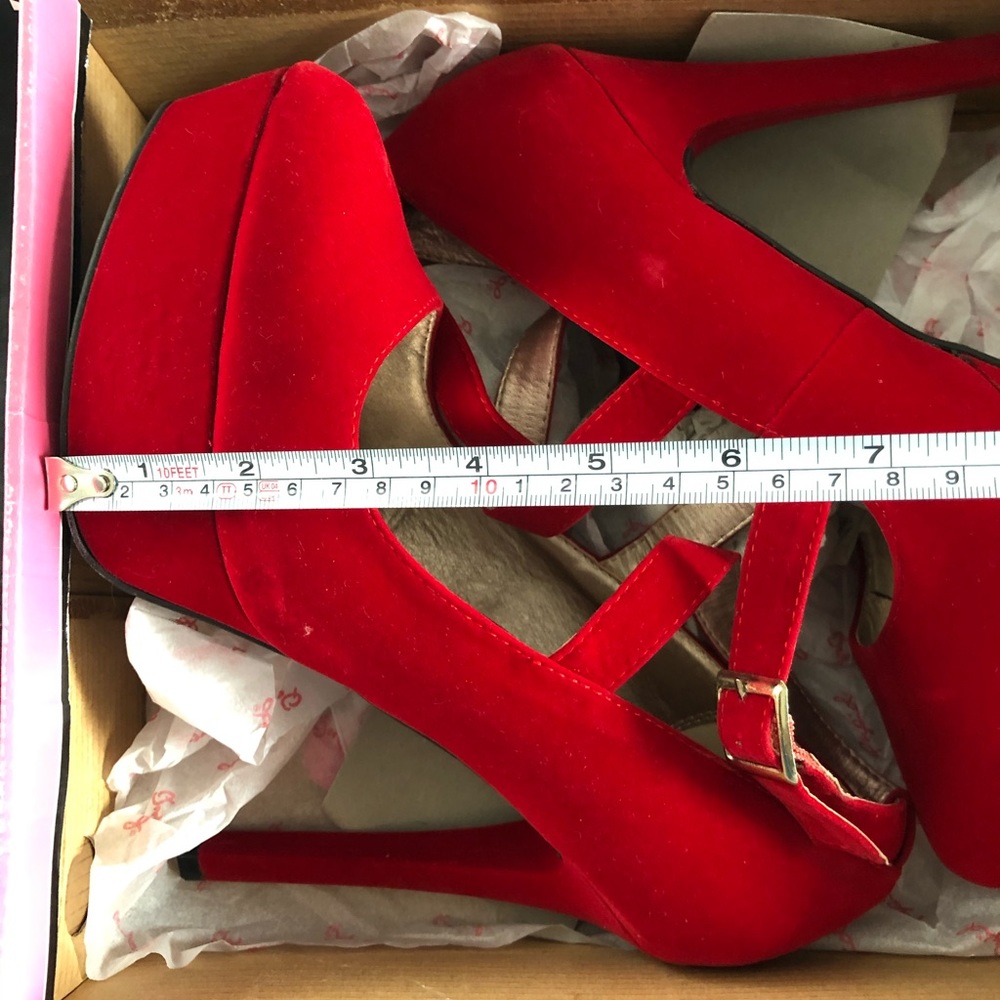 Red Heels - Picture 6 of 8